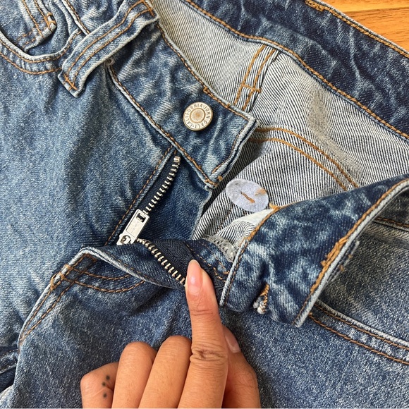 Brandy Melville Quinn Jeans - Picture 3 of 12